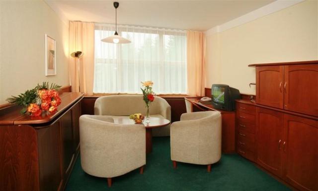 Hotel Nastup โลชนา โปด กลิโนฟเซม ภายนอก รูปภาพ