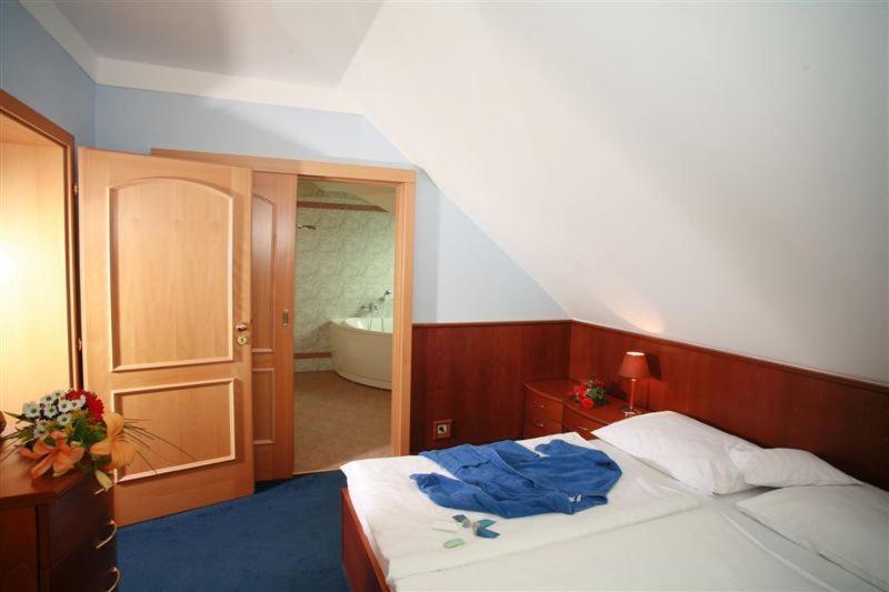 Hotel Nastup โลชนา โปด กลิโนฟเซม ภายนอก รูปภาพ